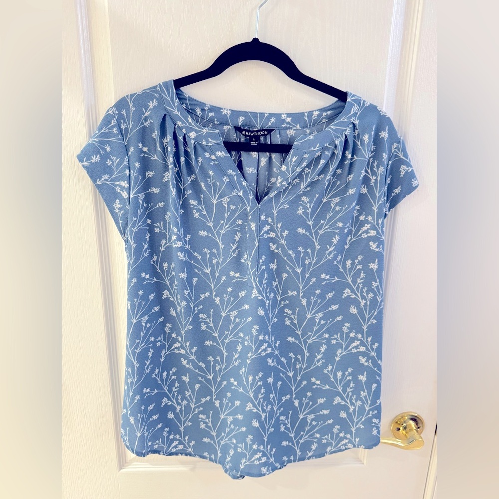 41 Hawthorn Floral Blue Women's Top L Stitch Fix